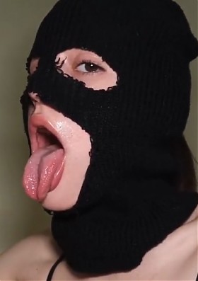 Трахнул в глотку - интенсивный минет в маске